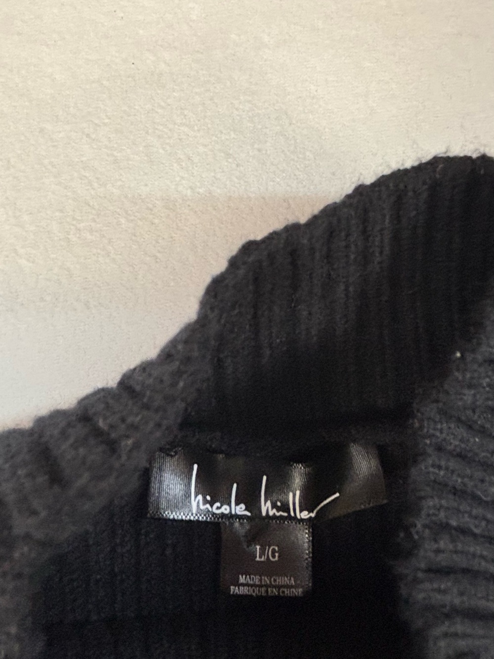 Nicole Miller sweater size large - Picture 6 of 7